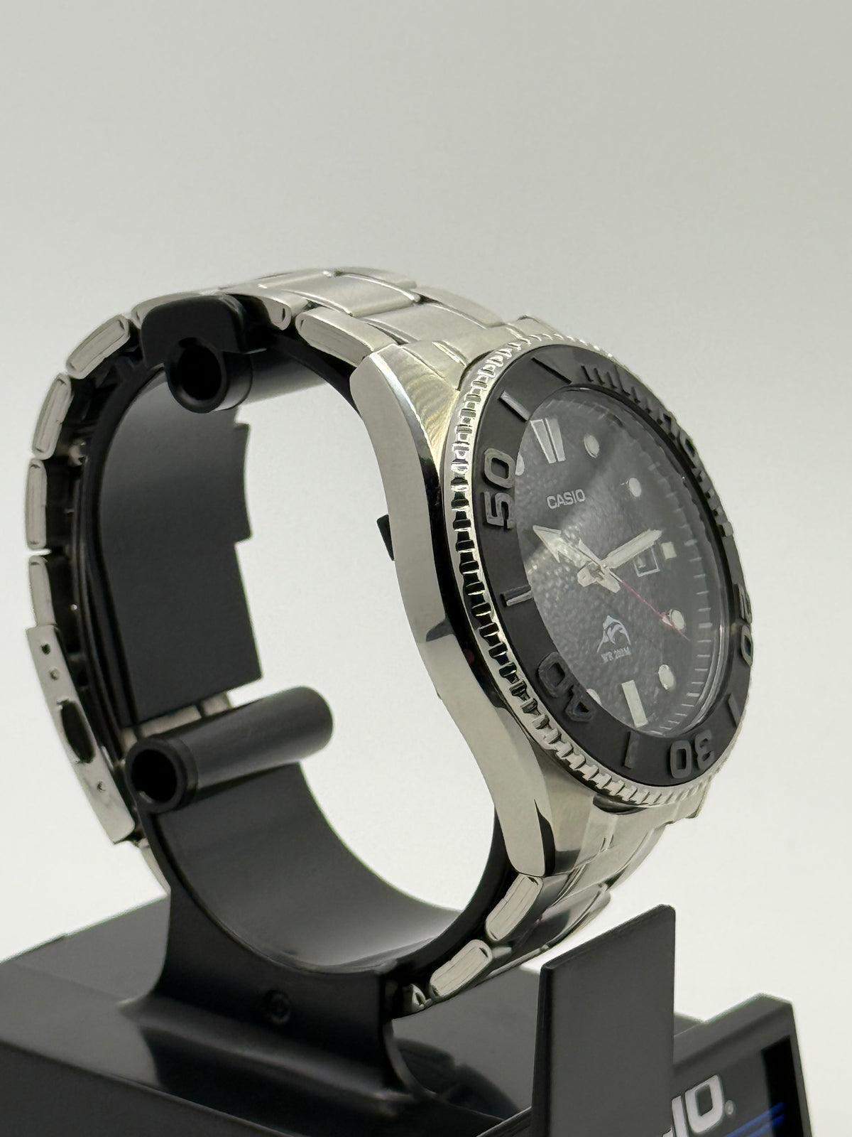 Casio Duro Master Steel – Double Dome Sapphire, 3D Matte Ceramic Bezel, Steel Bracelet