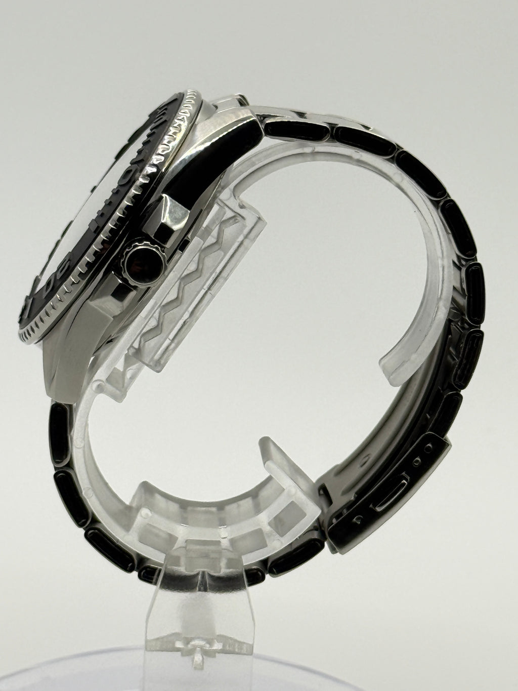 Casio Duro Master Steel – Double Dome Sapphire, 3D Matte Ceramic Bezel, Steel Bracelet